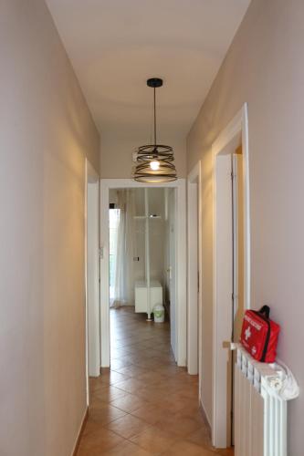 a hallway with a hallway leading to a bathroom at La villetta della quiete in Montefiascone