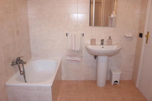 a bathroom with a sink and a toilet and a tub and a sink at La villetta della quiete in Montefiascone