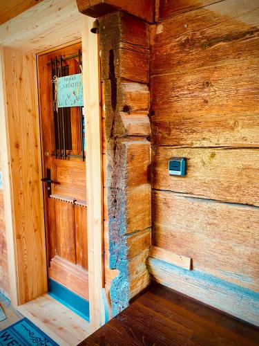 an entrance to a wooden cabin with a door at Gemütliches Zuhause mit Ausblick in Wilderswil