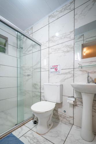 Ένα μπάνιο στο MANGAMEL Hostel Pousada