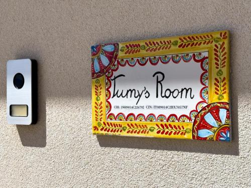 a box with a sign on the wall next to an outlet at Tumy's Room in Marzamemi