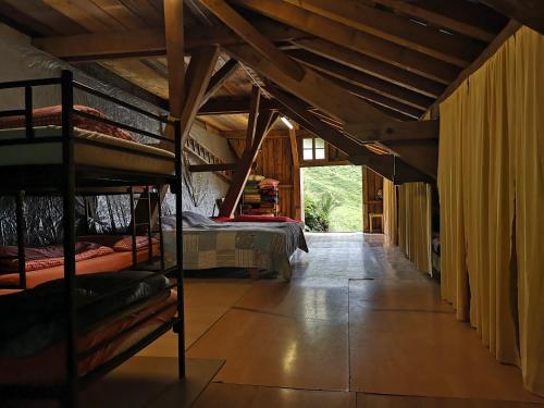 a room with bunk beds and a hallway with a bedroom at Doppelbett im Schlafraum einer Alphütte in Bisisthal