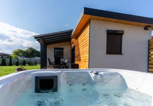 Tan'n'baum jacuzzi house Balatonfenyves