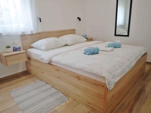 Postel nebo postele na pokoji v ubytování Apartment in Maslenica - Paklenica Riviera 46333