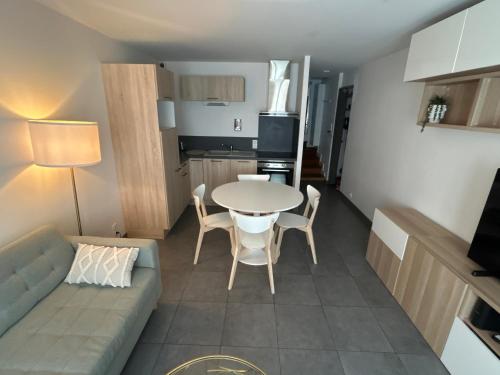 Cuisine ou kitchenette dans l'établissement Nid douillet proche île de ré
