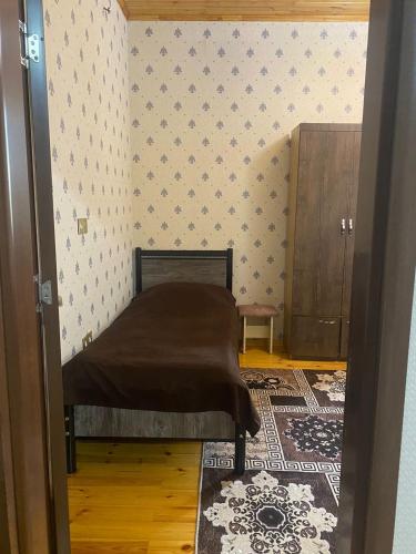 Кровать или кровати в номере Khazri Qonaq evi / Guest House