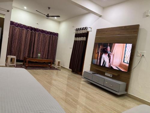 a living room with a television in a room at LUXE Premium Service Appartment in Mysore