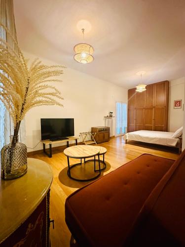 Sem Athens House -entire 70m2 house-