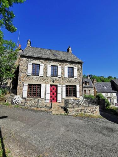 Familial House Dellac-Mathieu in mountain village Cantal