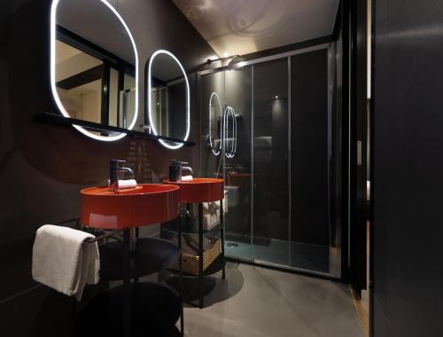 Bilik mandi di The Market Urban Hotel