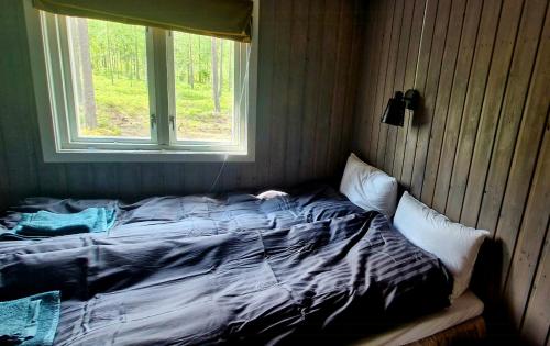 En eller flere senge i et værelse på Lakeside Cabin By Lake Møkeren