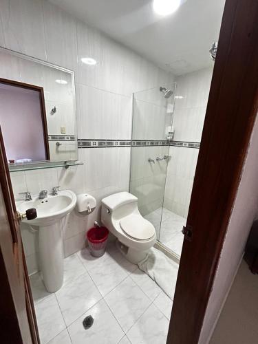 Un baño de Hotel Dorado BAQ