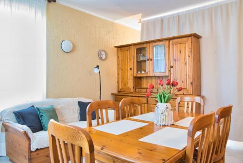 a dining room with a table and a couch at Verde Barzio in Barzio
