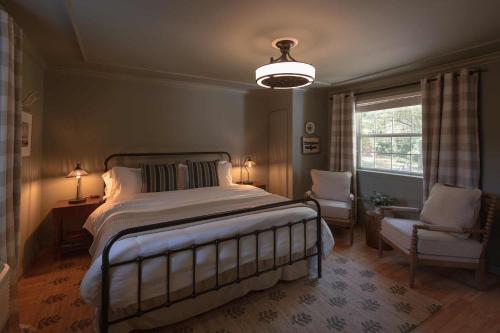 Ένα ή περισσότερα κρεβάτια σε δωμάτιο στο Hiwassee Room on Lookout Mountain