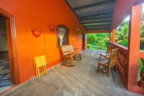 an orange room with chairs and a table on a porch at Relax Quinta carlis 