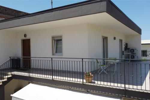a house with a balcony with a table at A Casa di Falco in Mondragone