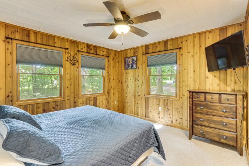 a bedroom with a bed and a ceiling fan at 11 Mi to Gettysburg Serene Home in Fairfield in Fairfield
