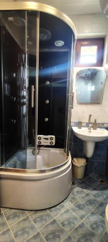 a bathroom with a shower and a sink at Къща за гости ,,Ива'' in Bŭlgarevo