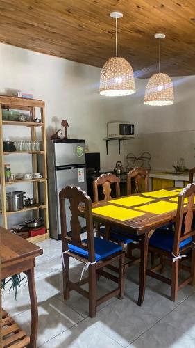 Dapur atau dapur kecil di Hospedaje Golden