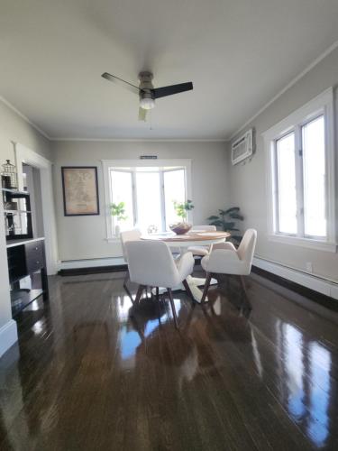 a living room with a table and white chairs at The Fairview in Peabody