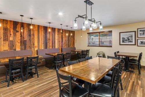 Restoran atau tempat lain untuk makan di Best Western Hi-Desert Inn