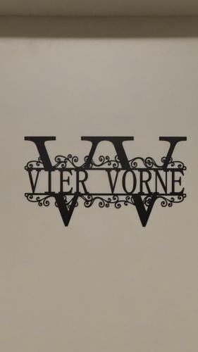 a sign on a wall that reads vier vienne at Über den Dächern im Vier Vorne in Gütersloh
