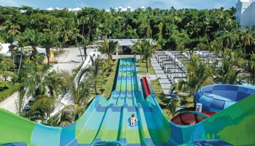 La alberca dentro o cerca de Riu Bambu - All Inclusive