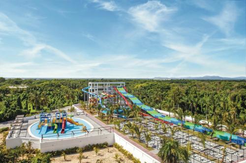 Riu Palace Punta Cana - All Inclusiveの敷地内または近くにあるプール