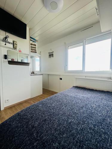 Studio Lumineux en Bord de Mer