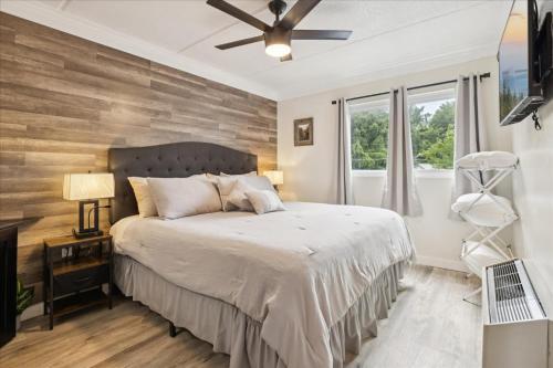 a bedroom with a bed and a ceiling fan at Modern Condo, W Fireplace & Pool In Gatlinburg! in Gatlinburg