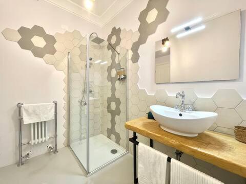 a bathroom with a sink and a shower at Lecce Diamond - 200mq in centro città con terrazza privata in Lecce