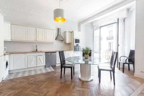 Grand appartement climatisé centre ville Nice
