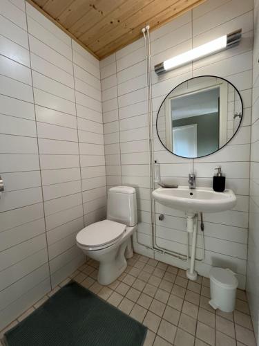 Ένα μπάνιο στο R-Joki Apartments