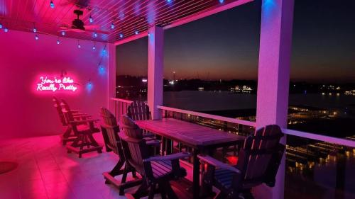 Balkón nebo terasa v ubytování Wow Where Dreams become Reality New Luxury Unit