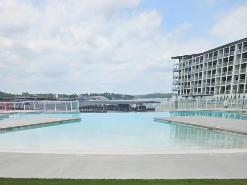Bazén v ubytování Wow Where Dreams become Reality New Luxury Unit nebo v jeho okolí