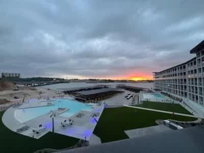 Bazén v ubytování Wow Where Dreams become Reality New Luxury Unit nebo v jeho okolí