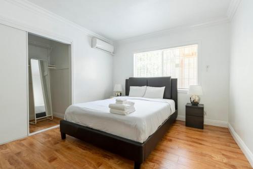 Ένα ή περισσότερα κρεβάτια σε δωμάτιο στο Ideal 4BR2BA Home for Family Vacations