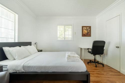 Ένα ή περισσότερα κρεβάτια σε δωμάτιο στο Ideal 4BR2BA Home for Family Vacations