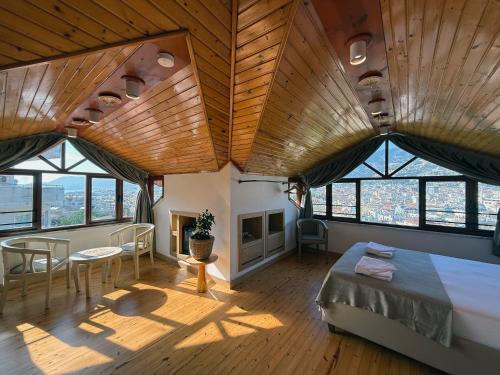 a bedroom with a large wooden ceiling with windows at Casa Vagabundo Boutique Hotel - Adults Only in Alanya