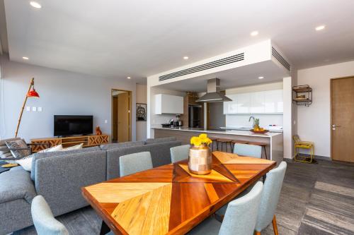 Una cocina o zona de cocina en Ocean view condo - Beach, pool & jacuzzi!