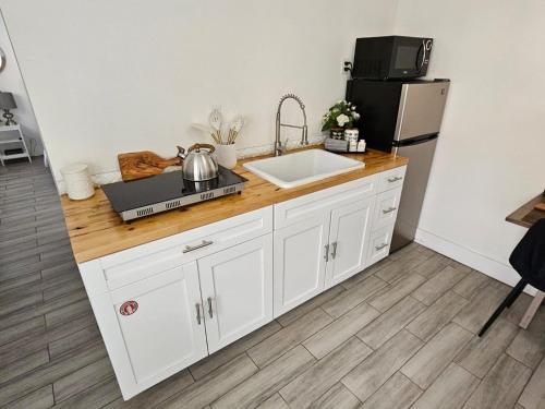 Gallery image of Stylish & Newly-Renovated Suites near Las Olas in Fort Lauderdale