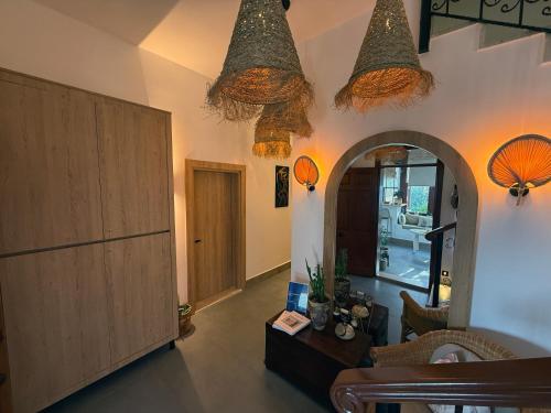 a living room with a table and a mirror at Casa Vagabundo Boutique Hotel - Adults Only in Alanya