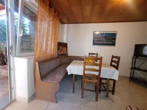 Apartment in Novi Vinodolski 15381