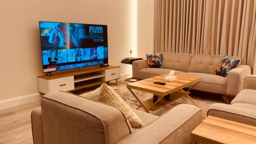 TV a/nebo společenská místnost v ubytování غرفة مريحة بوسط جدة