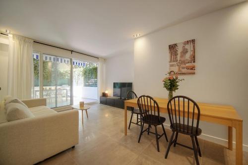 Modern 3BR with Patio, Walk to Beach and Croisette