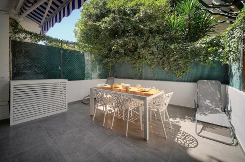 Modern 3BR with Patio, Walk to Beach and Croisette