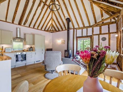 1 Bed in Thaxted 51222にあるキッチンまたは簡易キッチン