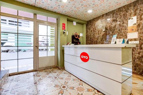 Ο χώρος του λόμπι ή της ρεσεψιόν στο Hotel O Colour
