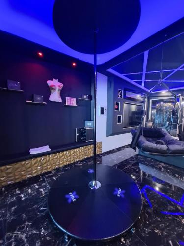 Galería fotográfica de love room mes petits secrets miniac morvan avec jacuzzi privatif en Miniac-Morvan