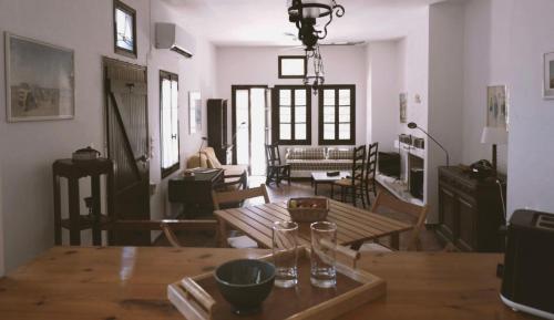 Гостиная зона в - Kioupi - 2 bedroom elegant and stylish house